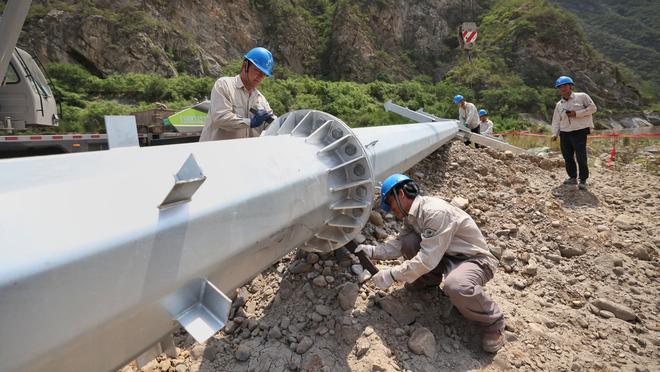 梅努本场数据：10次对抗7次成功，3次解围，2次抢断